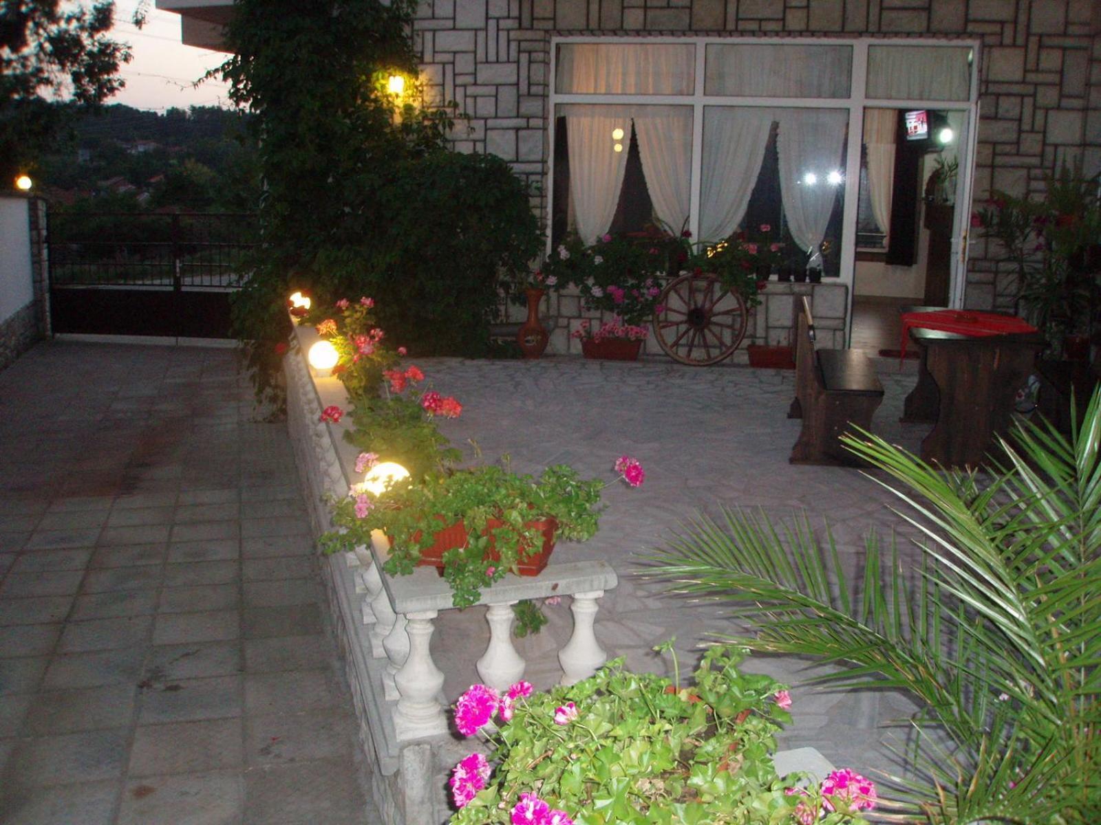 Mania Guest House Kalofer Exterior foto
